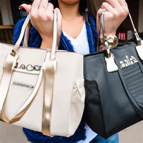 sac à main michael kors contrefaçon|Comment Reconnaître un Vrai Sac Michael Kors d'un Faux : Guide Com.